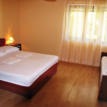 Apartments Miljak Omiš Buitenkant foto