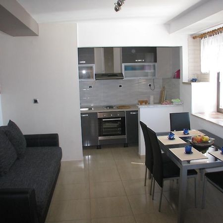 Apartments Miljak Omiš Buitenkant foto