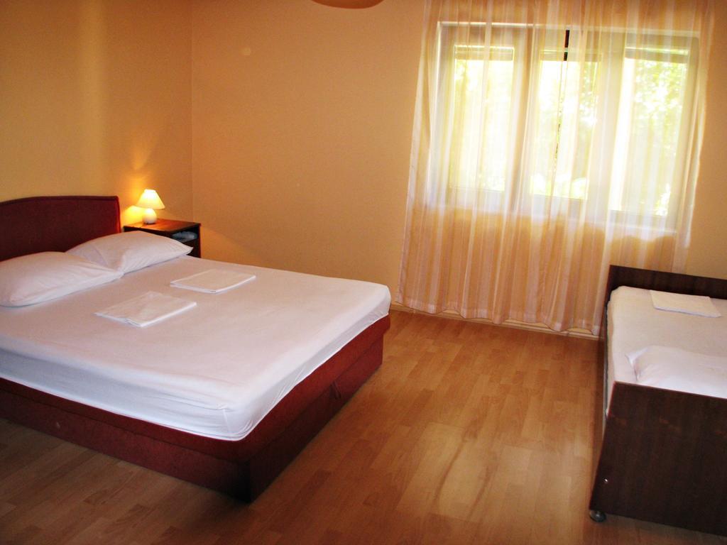 Apartments Miljak Omiš Buitenkant foto