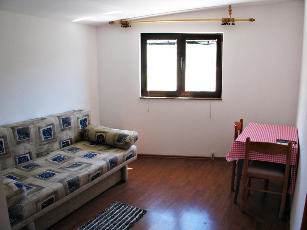 Apartments Miljak Omiš Buitenkant foto