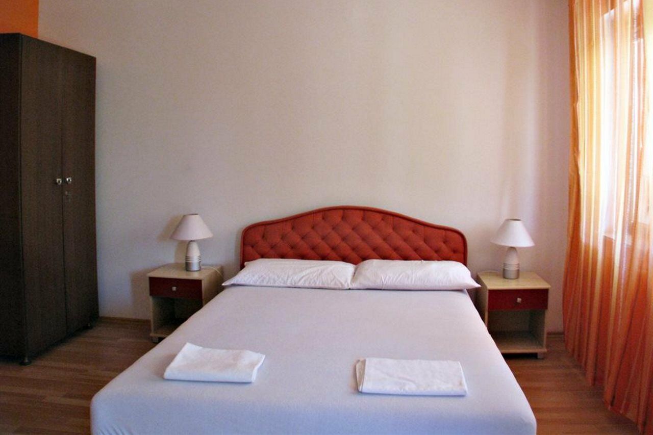 Apartments Miljak Omiš Buitenkant foto